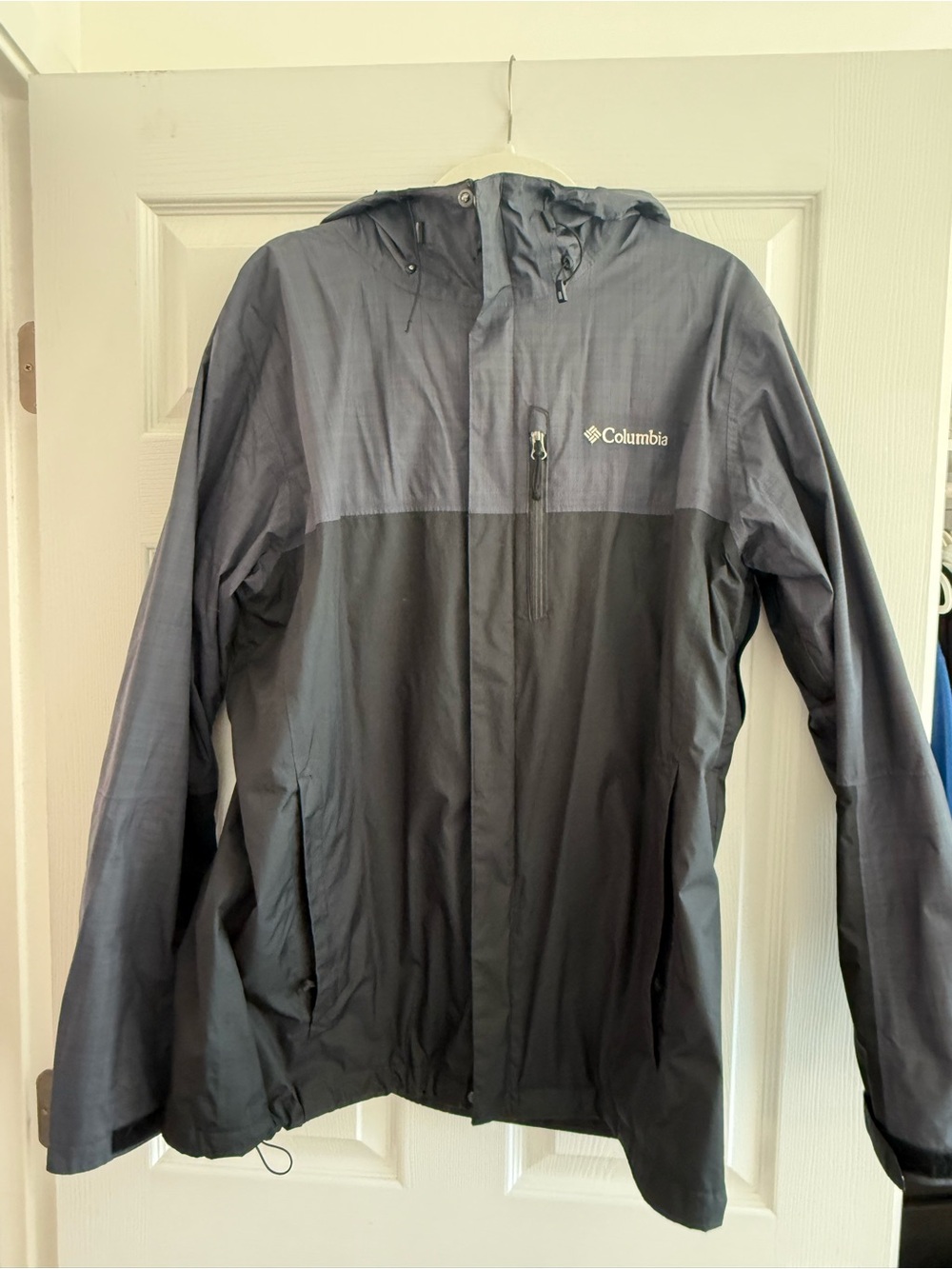 Columbia Men’s Two-Tone Black and Dark Gray Rain Jacket